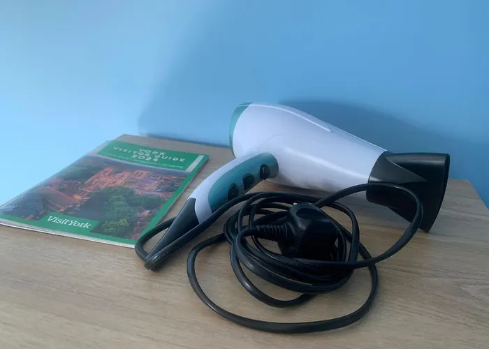 Large Double Room With Free Parking In York